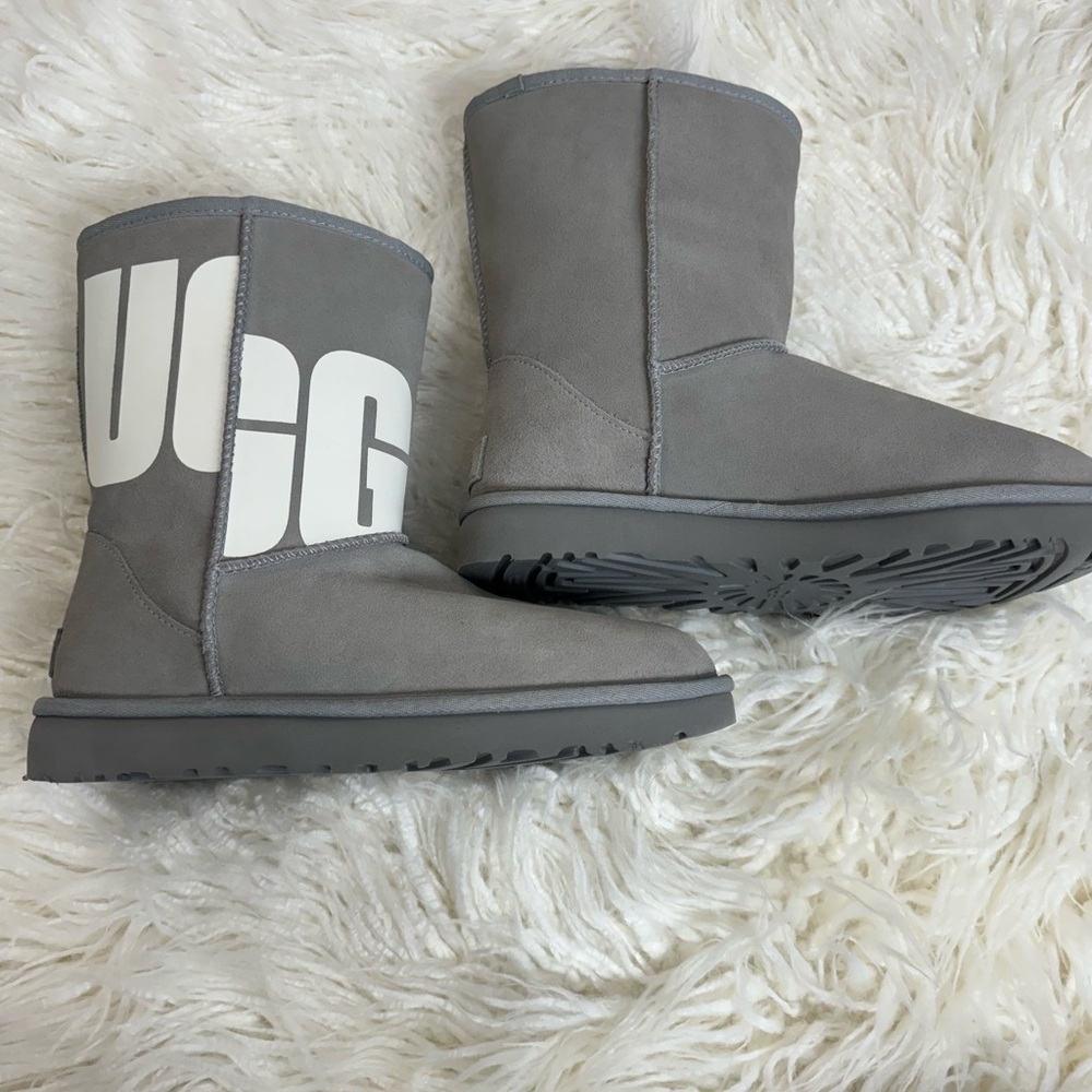 UGG - Classic Short II CHOPD COBBLE WATER BOOTS - Women’s